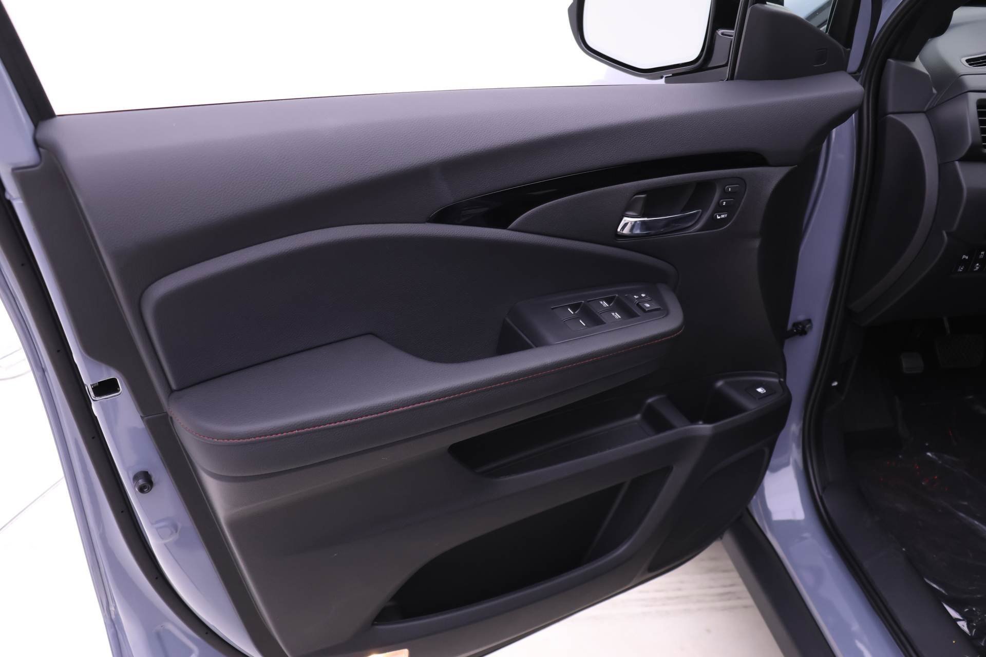 New 2026 Honda Ridgeline Black Edition image 8