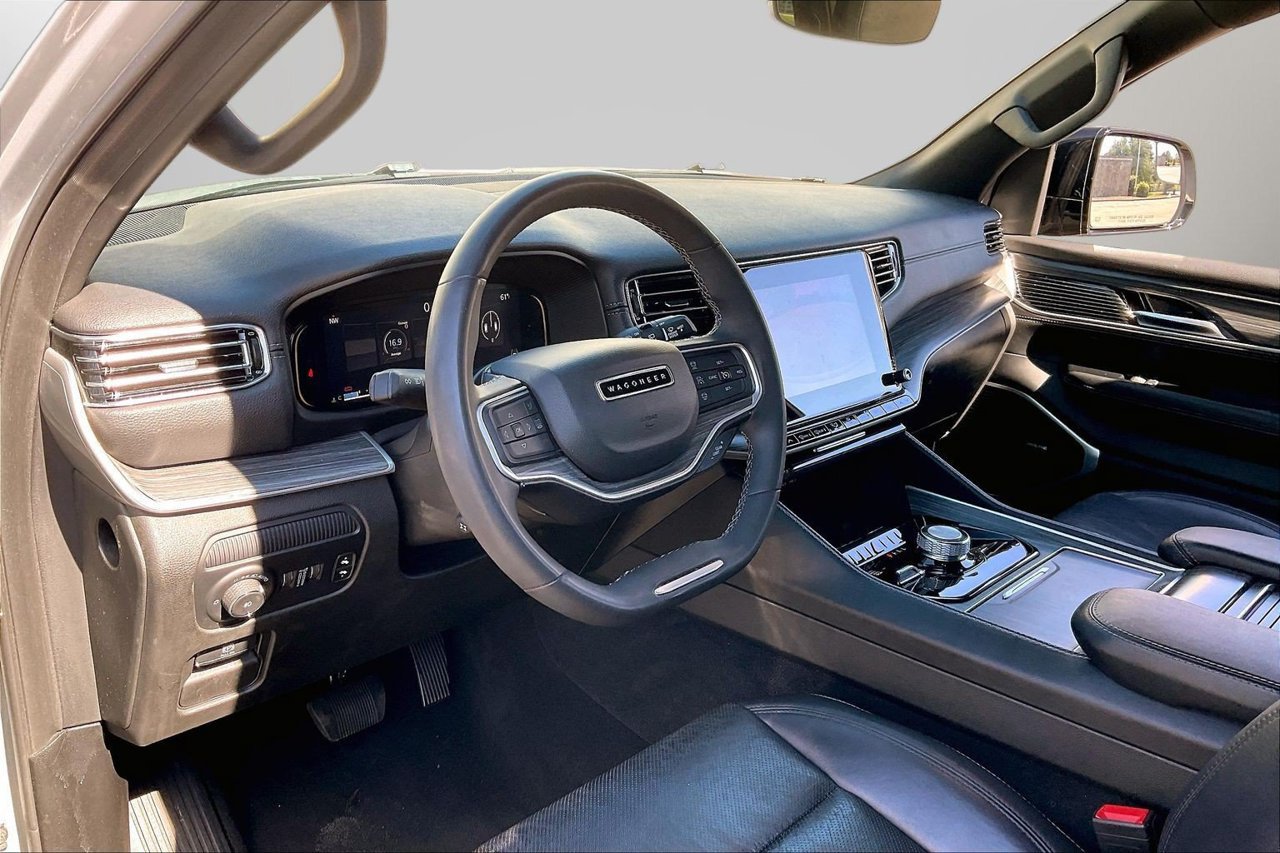 Certified 2024 Jeep Wagoneer L Series II AWD/4WD image 19