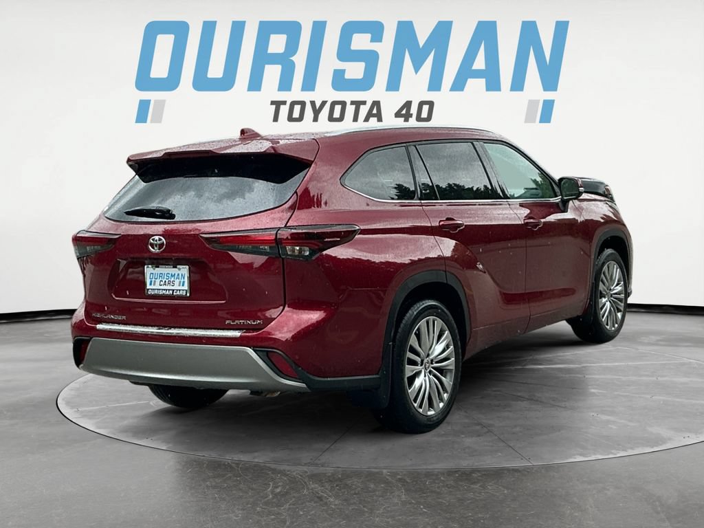 Certified 2024 Toyota Highlander Platinum FWD image 8