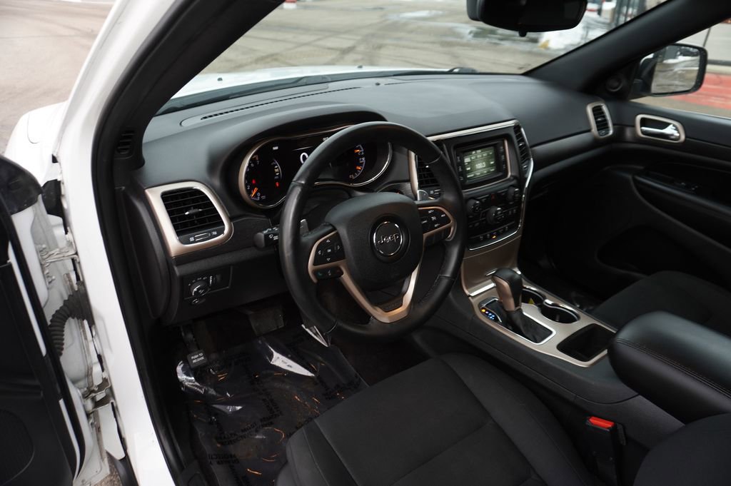 Used 2017 Jeep Grand Cherokee Laredo w/ Quick Order Package 23E image 24