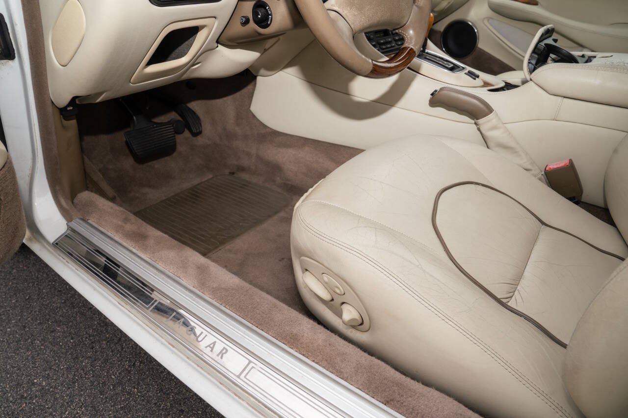 Used 1998 Jaguar XJ8 L RWD image 21
