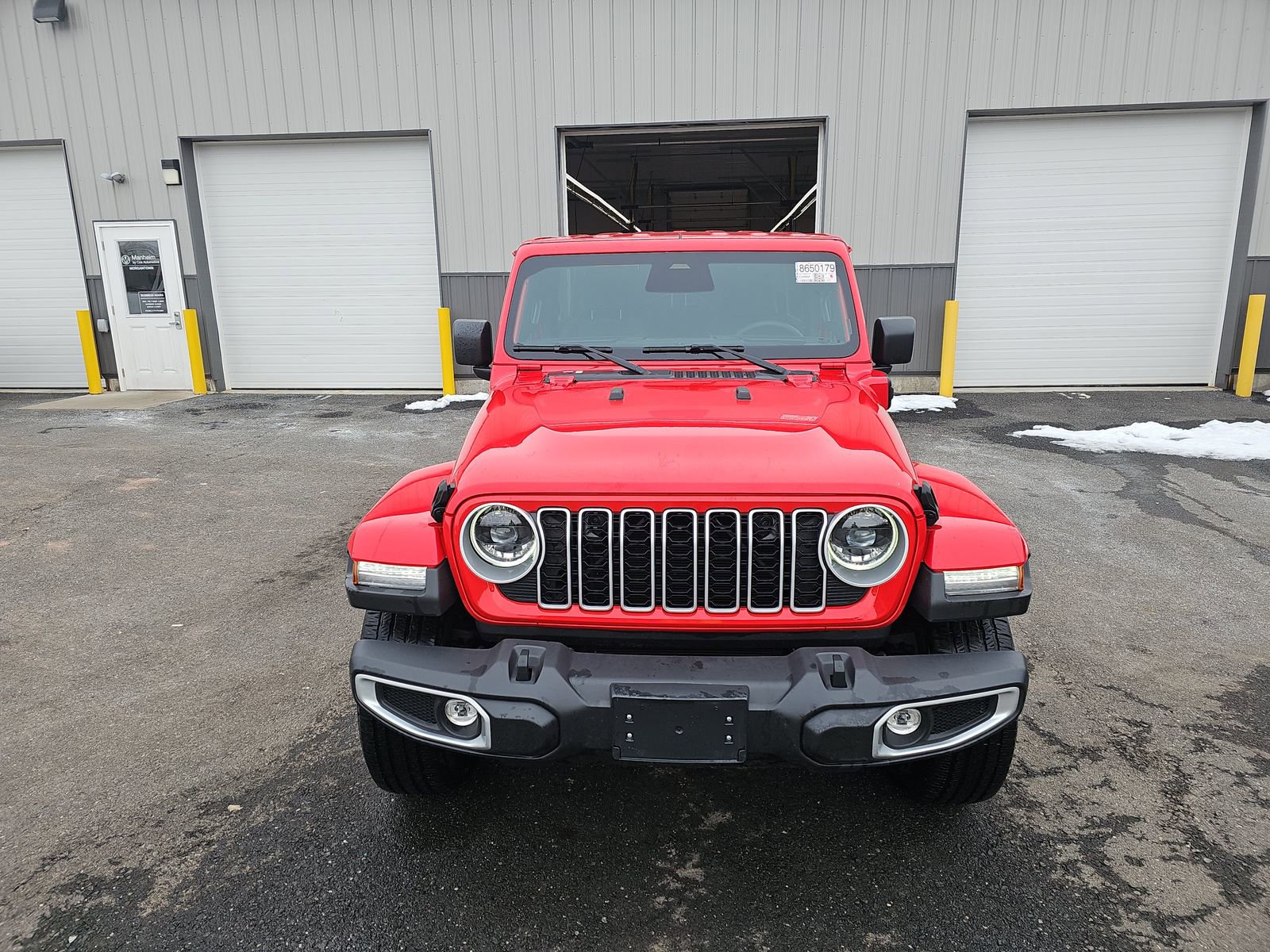 Used 2025 Jeep Wrangler Unlimited Sahara AWD/4WD image 2