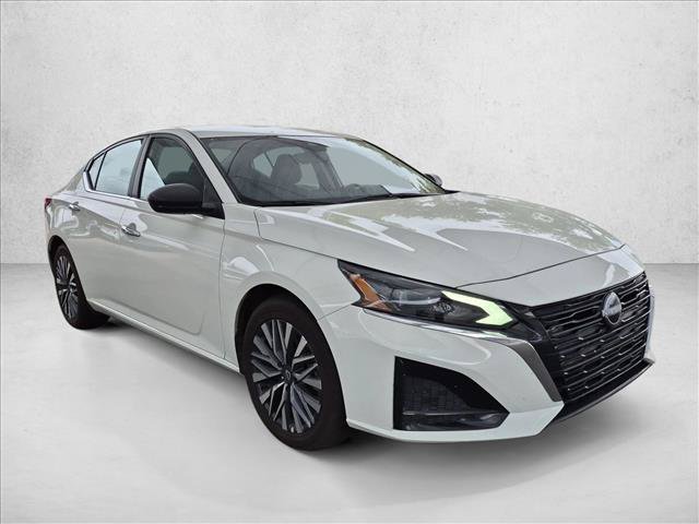 Used 2025 Nissan Altima 2.5 SV FWD image 3