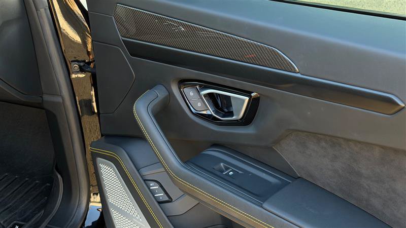 Used 2021 Lamborghini Urus AWD/4WD image 52