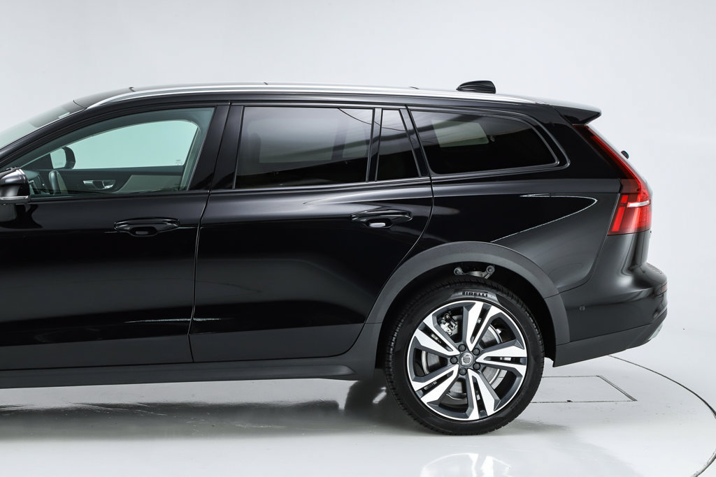 Used 2024 Volvo V60 B5 Cross Country Plus w/ Protection Package Premier AWD/4WD image 47