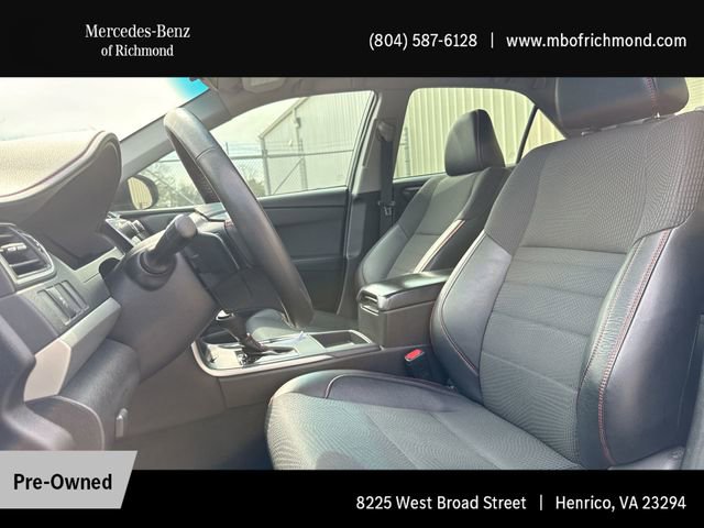 Used 2017 Toyota Camry SE w/ Moonroof Package image 5