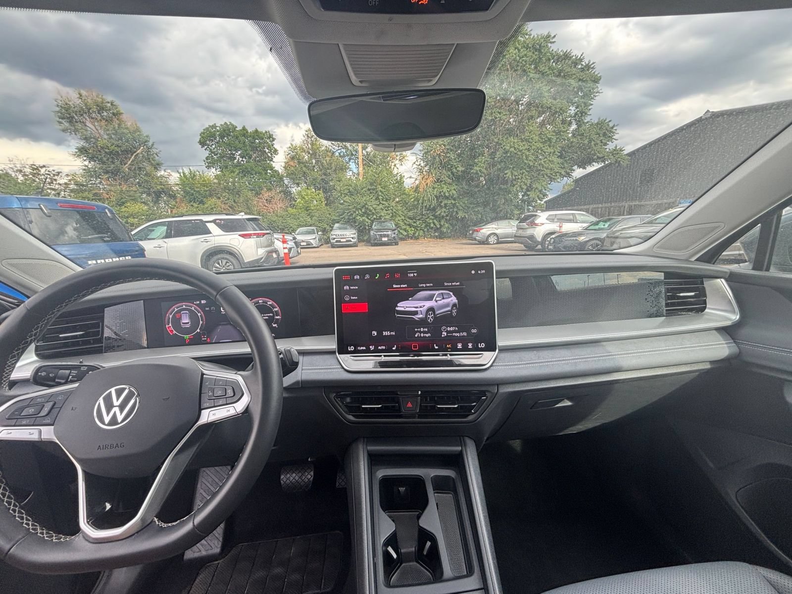 Used 2026 Volkswagen Tiguan SE AWD/4WD image 32