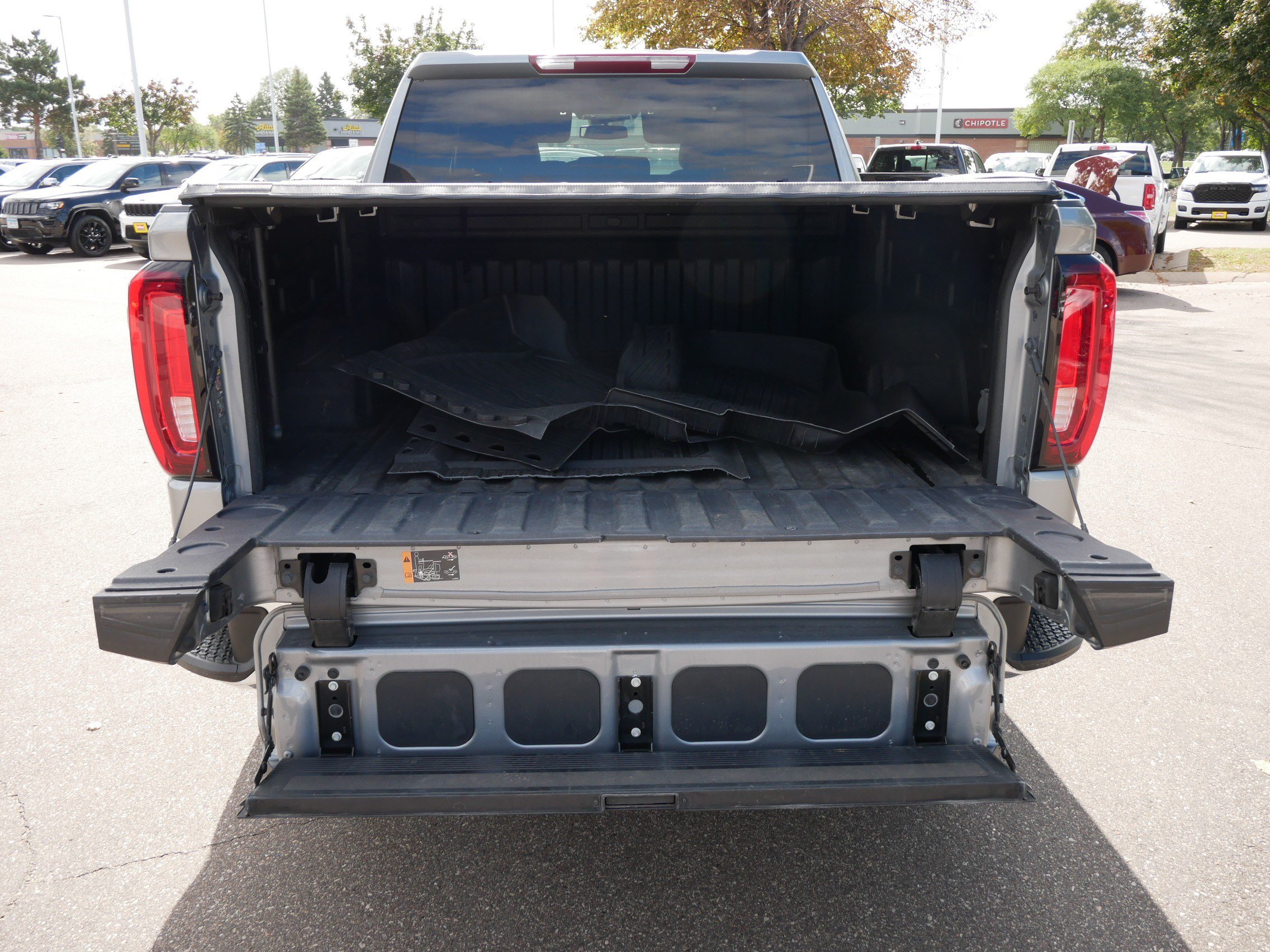 Used 2024 GMC Sierra 1500 SLT AWD/4WD image 18