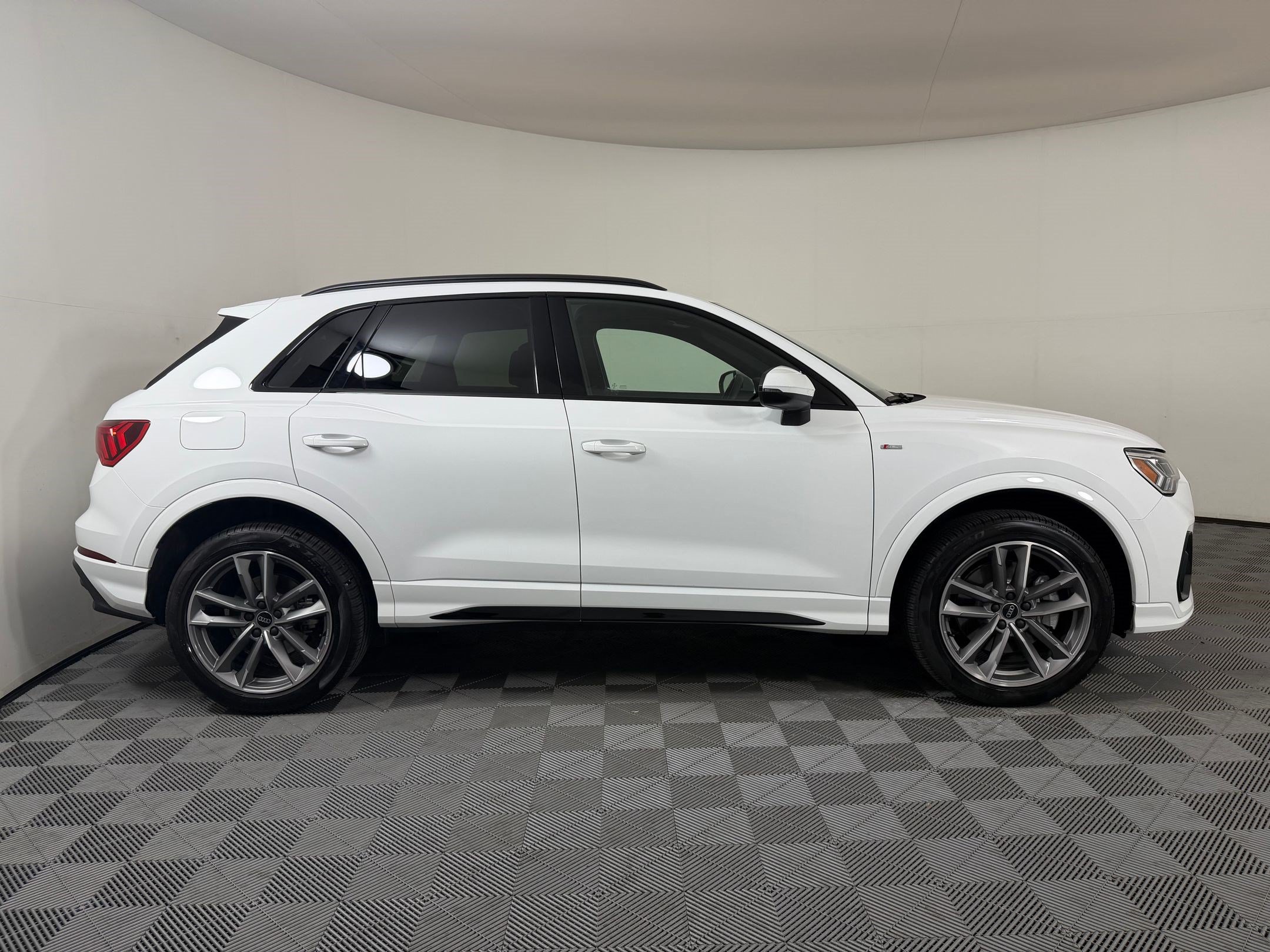 Used 2025 Audi Q3 2.0T Premium w/ Convenience Package AWD/4WD image 8