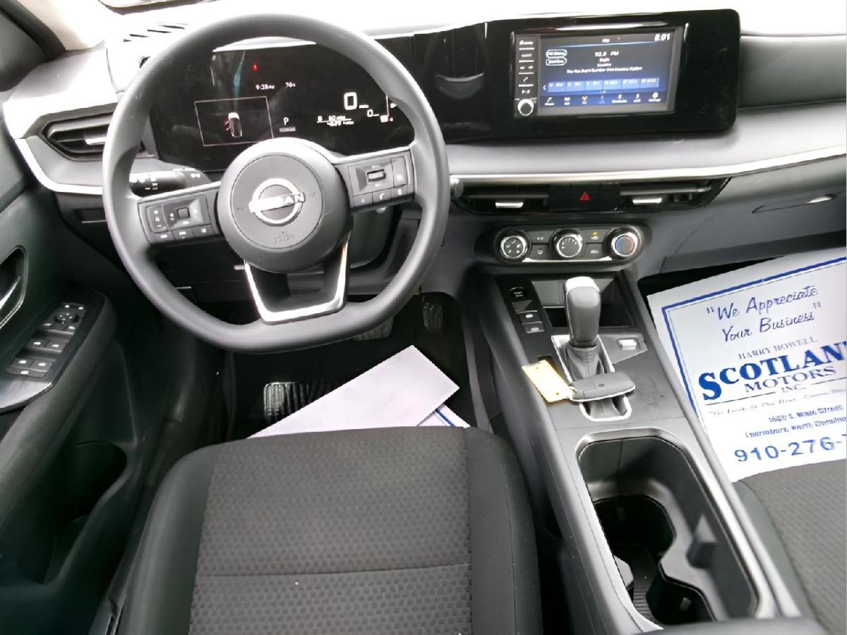 Used 2025 Nissan Kicks S AWD/4WD image 11