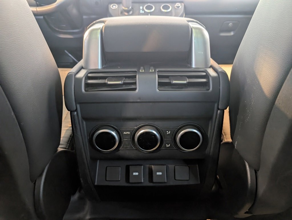 Used 2023 Land Rover Defender 130 X-Dynamic SE image 26