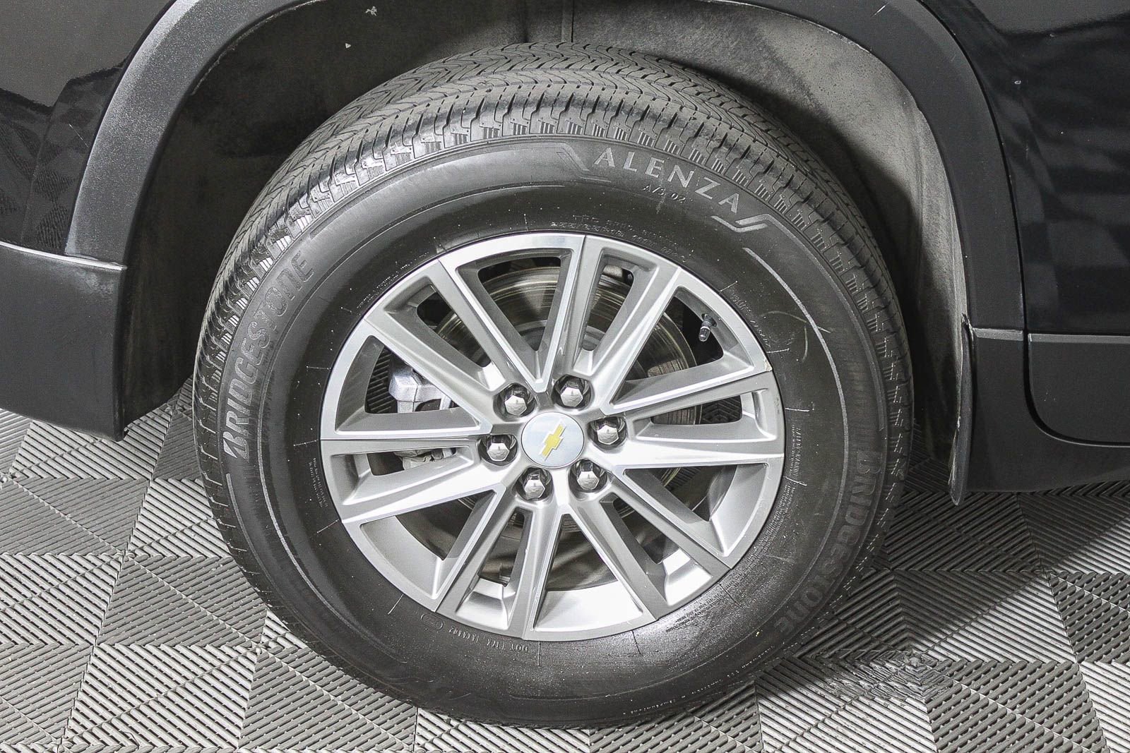 Used 2023 Chevrolet Traverse LT image 11