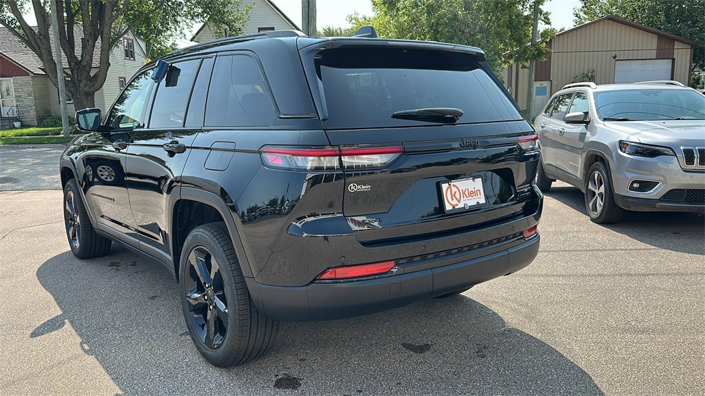 New 2025 Jeep Grand Cherokee Limited w/ Black Appearance Package image 6