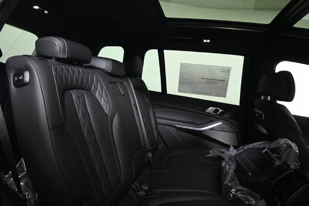 Used 2027 BMW X7 M60i AWD/4WD image 36