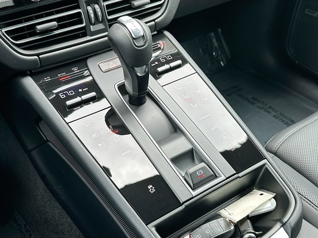 Certified 2026 Porsche Macan AWD/4WD image 19