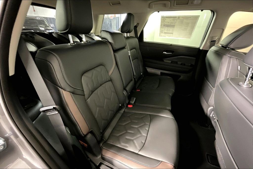 New 2026 Nissan Pathfinder Platinum w/ Cargo Package image 22