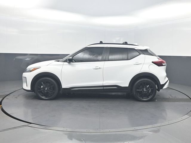 Used 2023 Nissan Kicks SR w/ Exterior Package FWD image 2