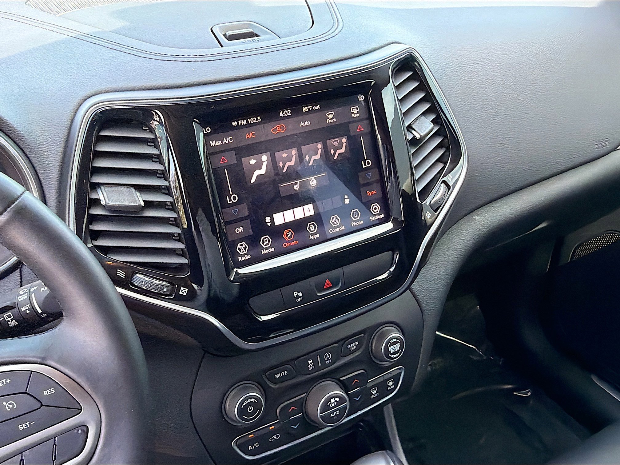 Used 2019 Jeep Cherokee Limited FWD image 26