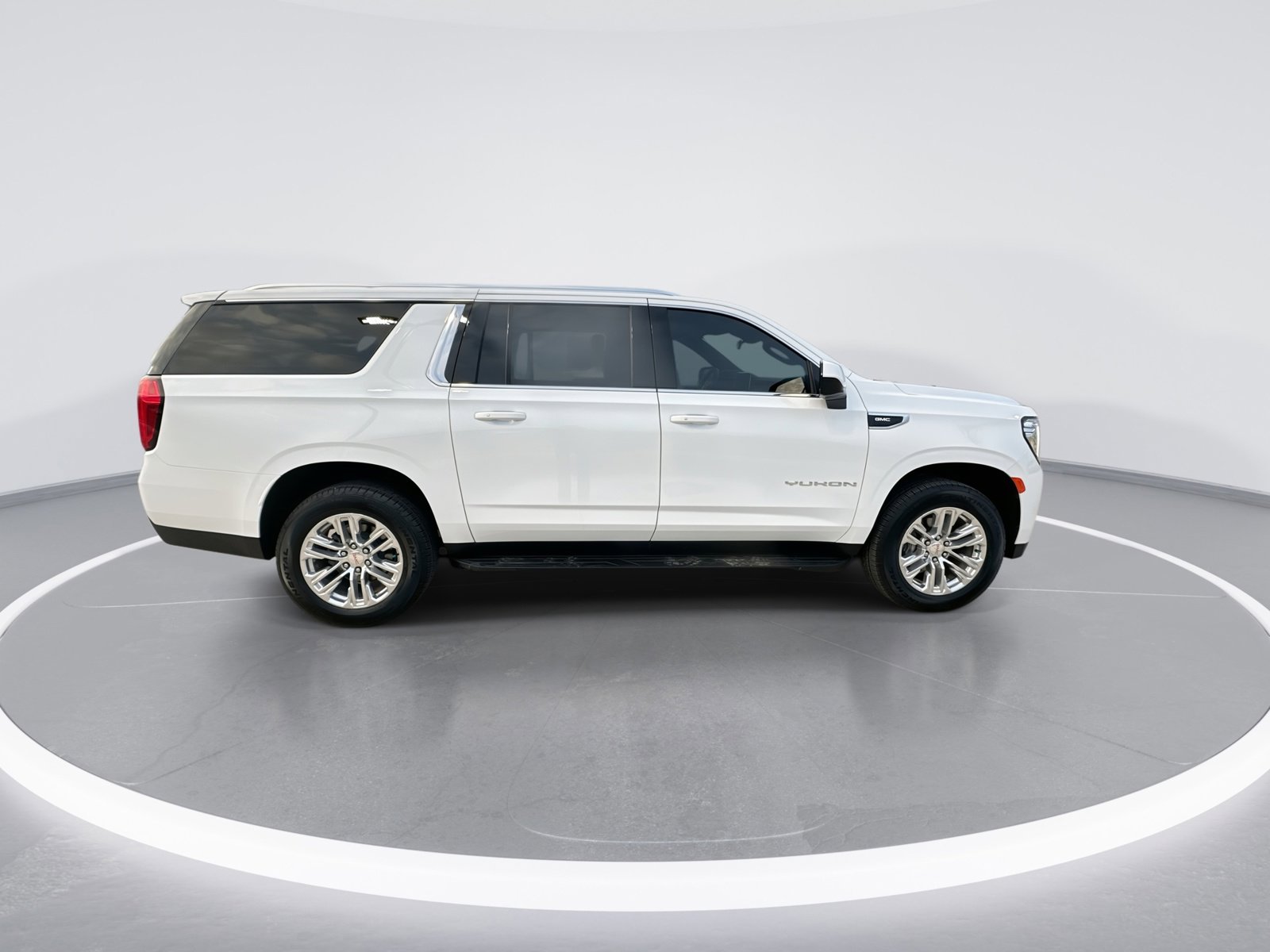 Used 2024 GMC Yukon XL SLE w/ Gmc Pro Safety Plus Package image 9