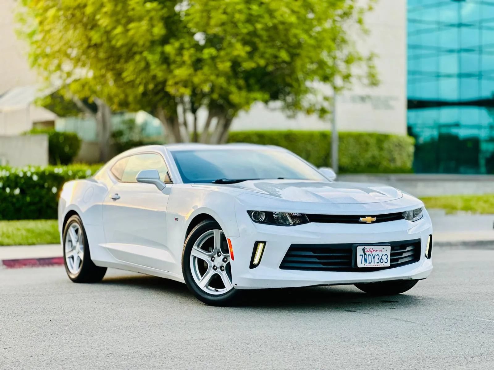 Used 2016 Chevrolet Camaro LT RWD image 2