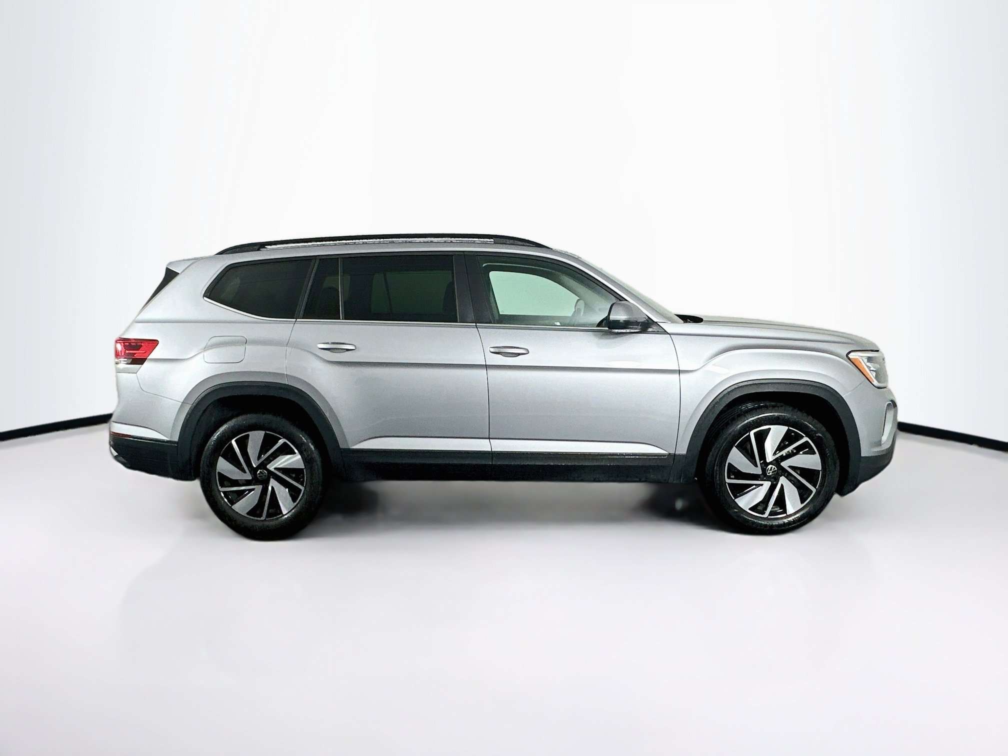 Used 2025 Volkswagen Atlas SE AWD/4WD image 10