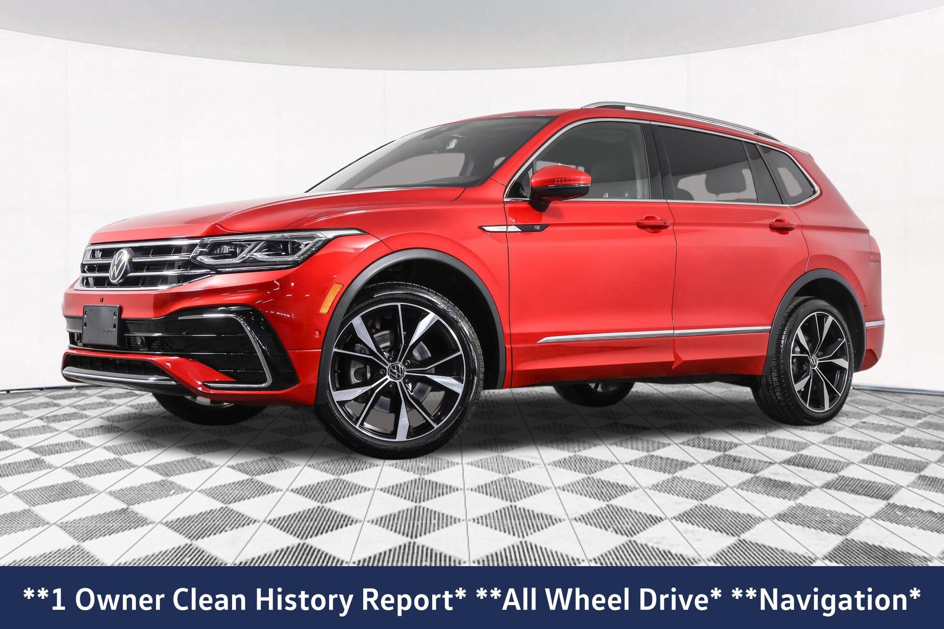 Used 2024 Volkswagen Tiguan SEL R-Line image 2