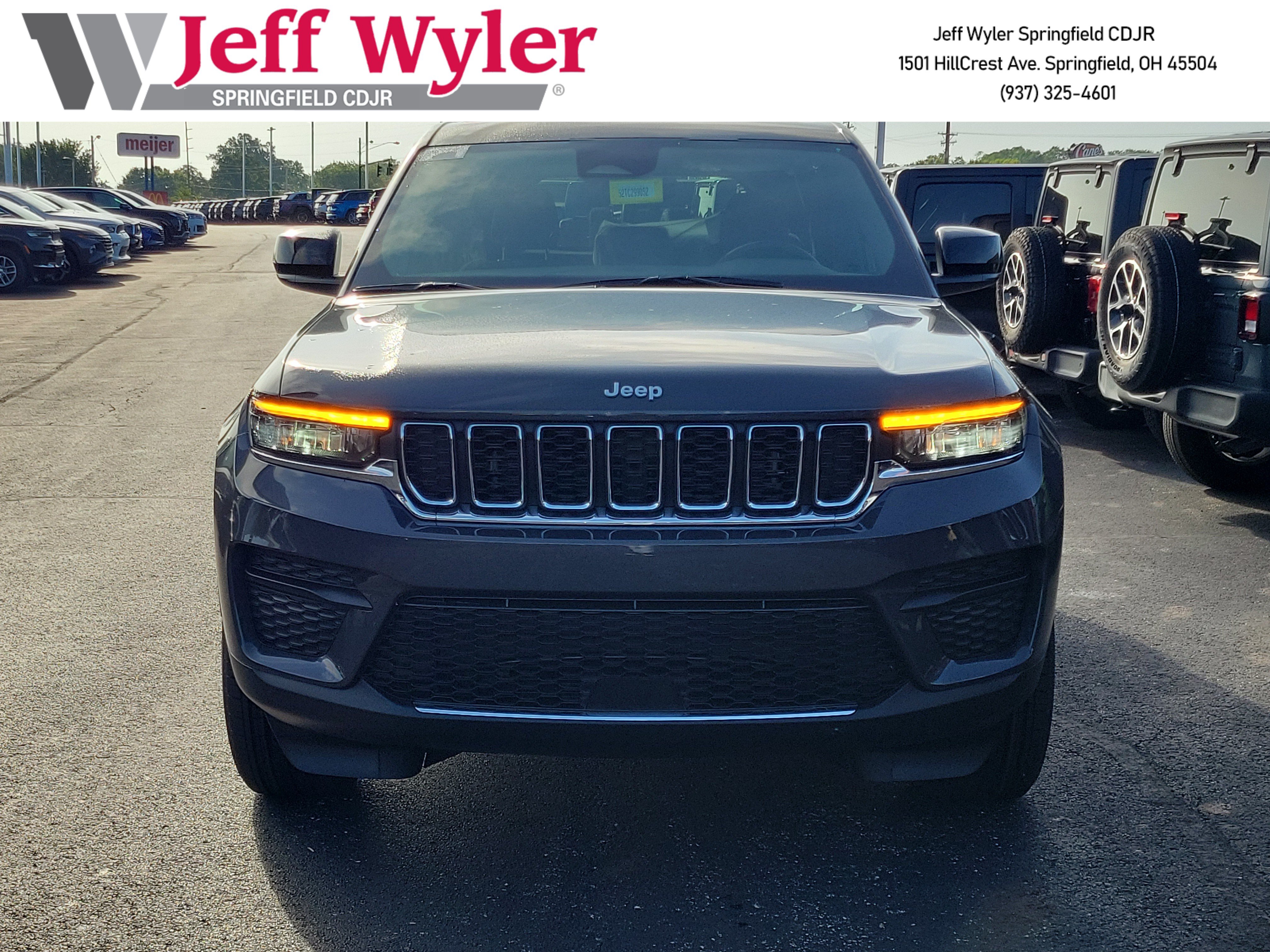 New 2026 Jeep Grand Cherokee Laredo X AWD/4WD image 2