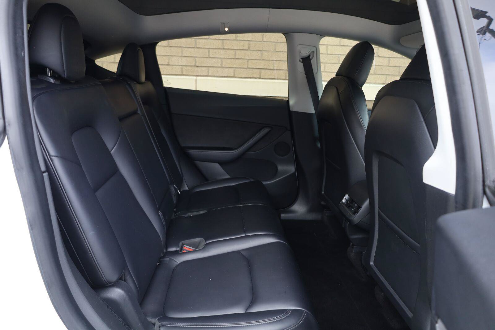 Used 2021 Tesla Model Y Long Range AWD/4WD image 23