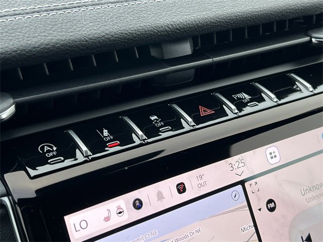 New 2025 Jeep Grand Cherokee Limited w/ Black Appearance Package image 27