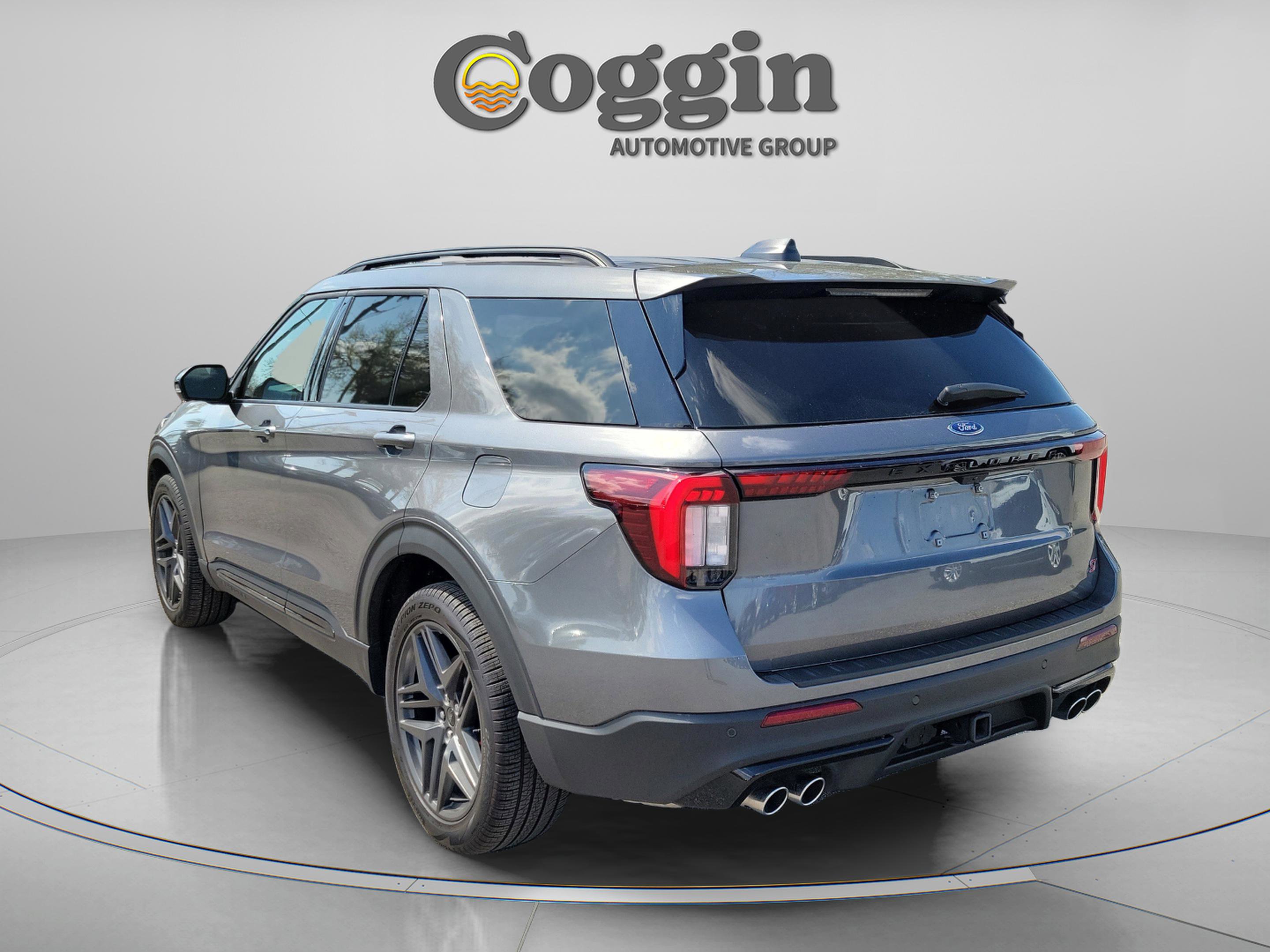 Used 2025 Ford Explorer ST w/ Sun And Sound Package image 2