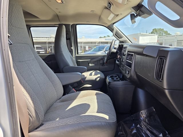 Used 2025 Chevrolet Express 3500 LT w/ LT Preferred Equipment Group RWD image 18