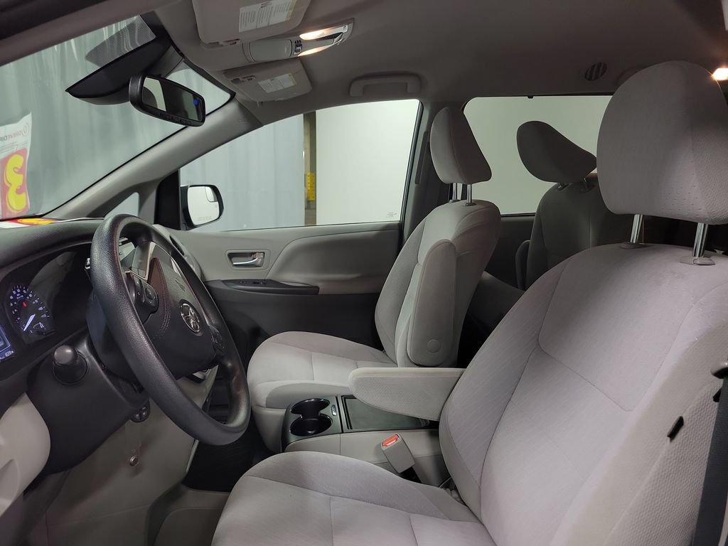 Used 2020 Toyota Sienna LE FWD image 12