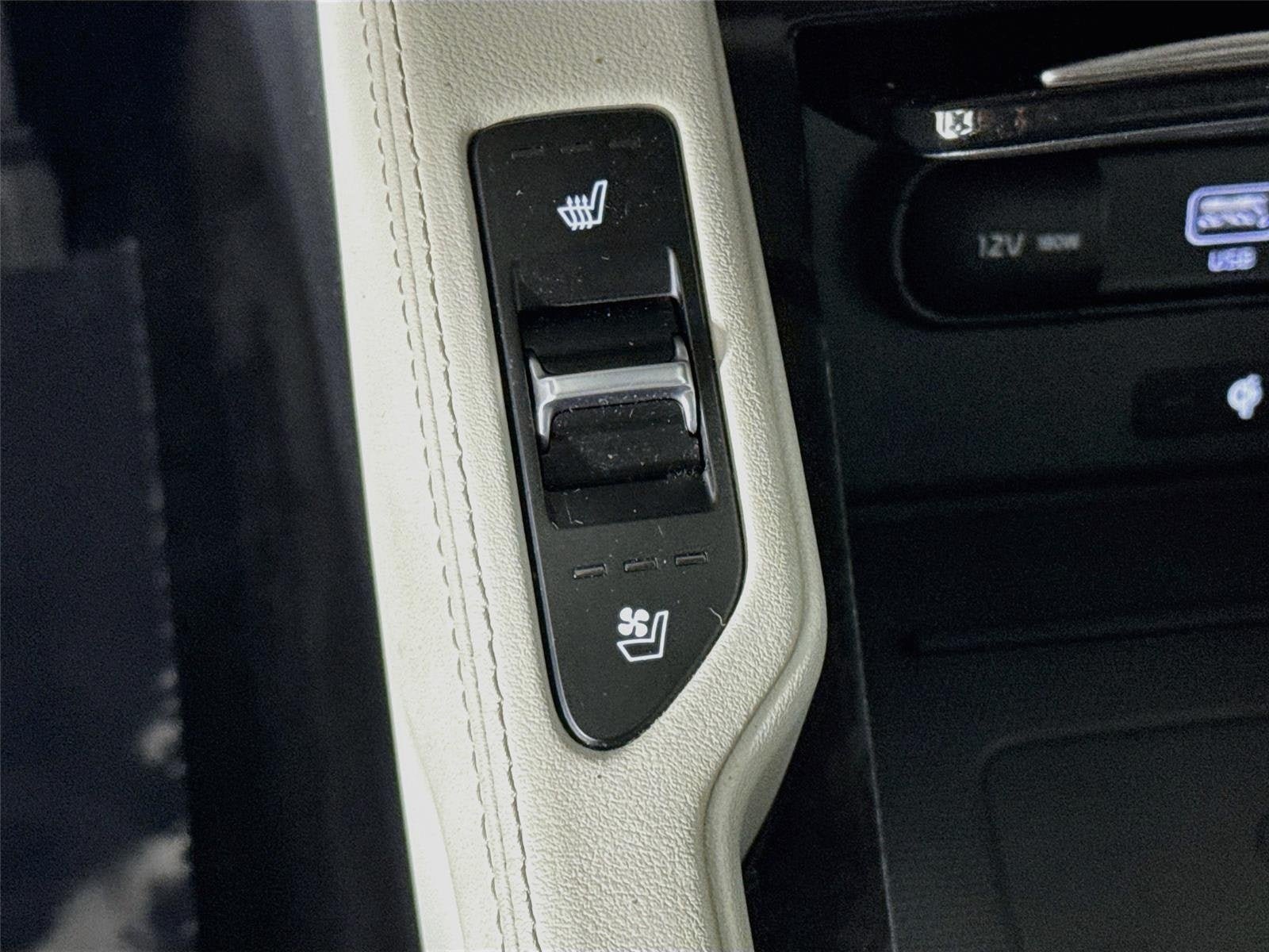 Used 2020 Kia Telluride EX w/ EX Premium Package FWD image 23