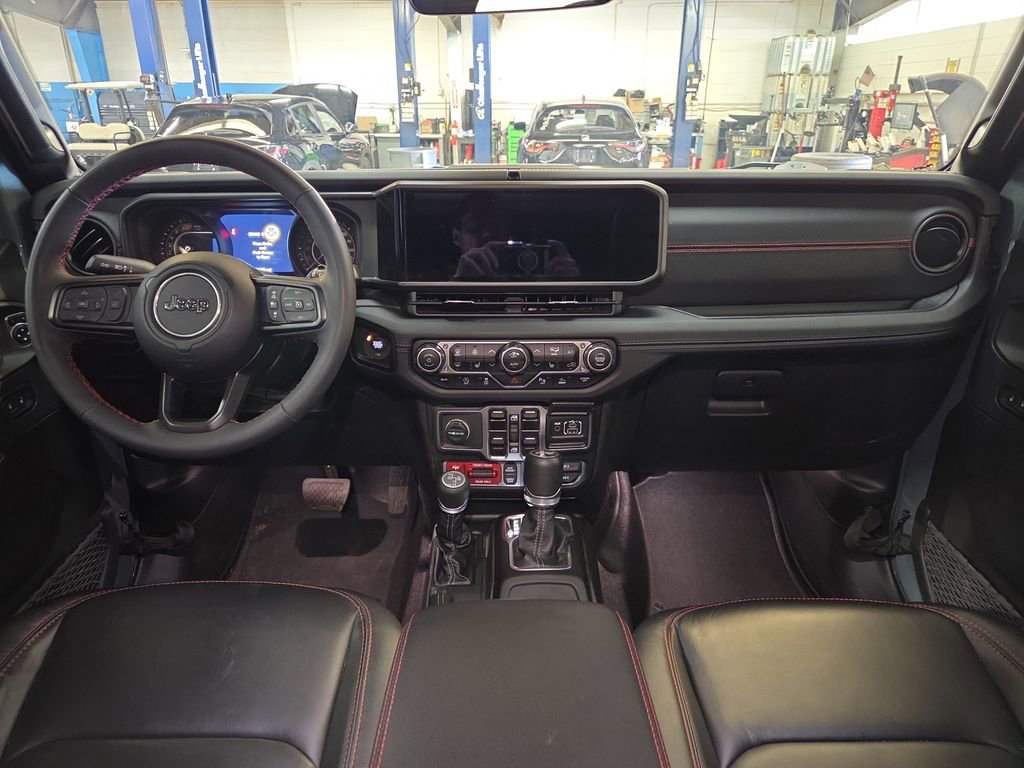 Used 2024 Jeep Wrangler Unlimited Rubicon image 12