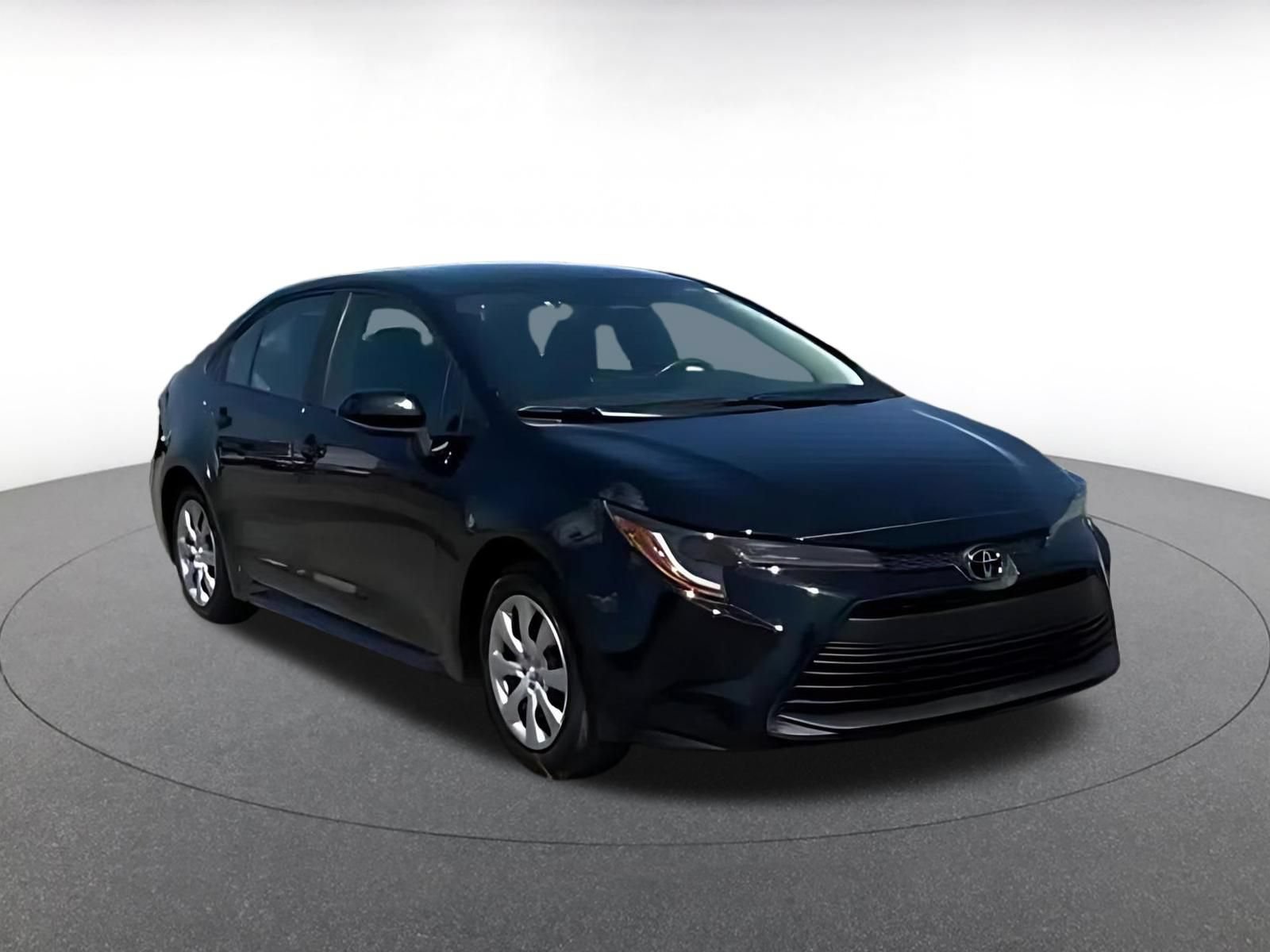 Used 2025 Toyota Corolla LE FWD image 2