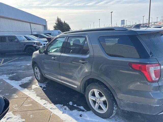Used 2017 Ford Explorer XLT w/ Equipment Group 202A image 8