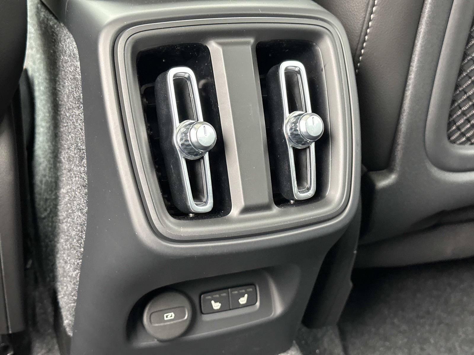 New 2026 Volvo XC40 B4 Plus w/ Climate Package FWD image 10