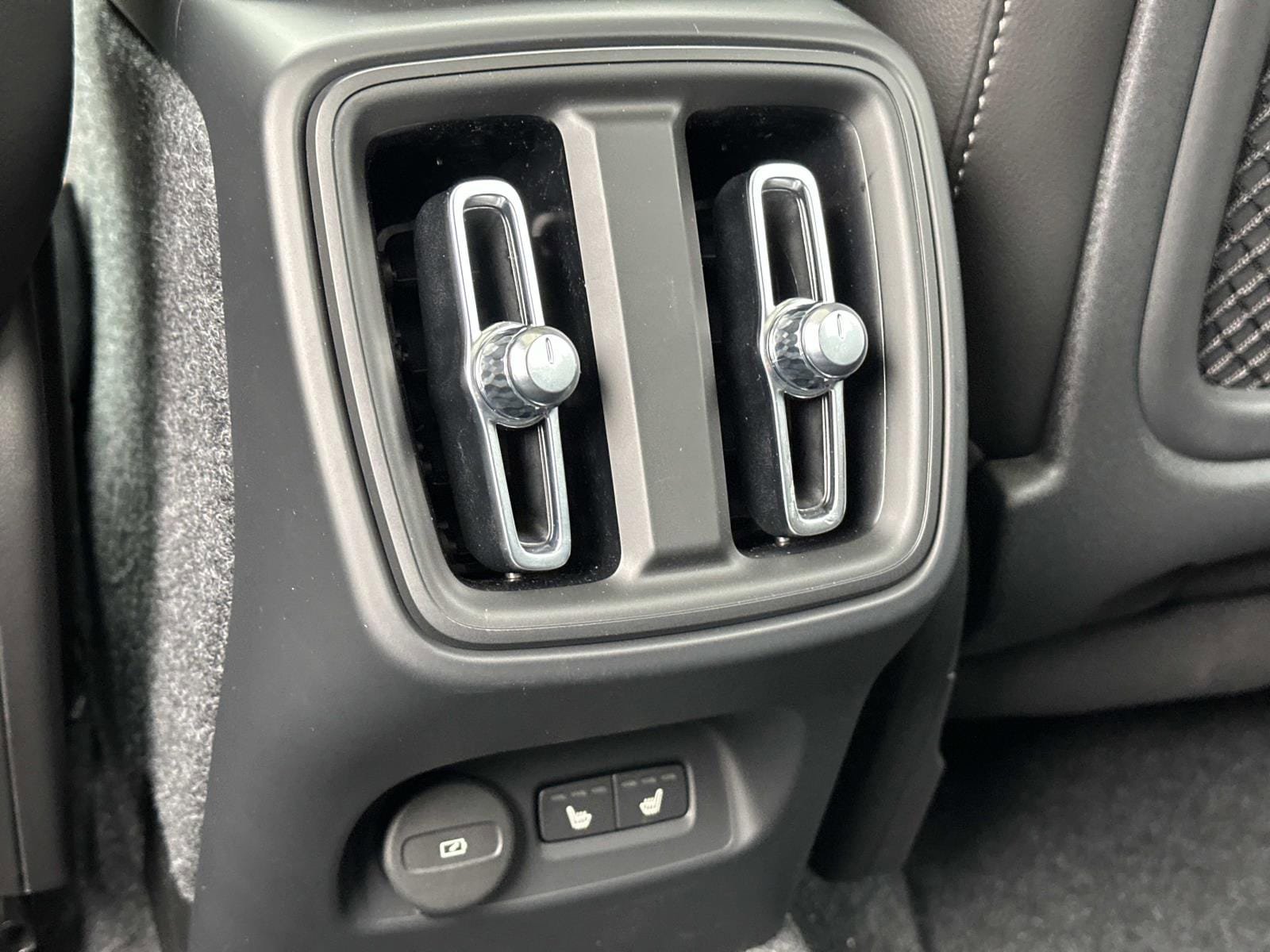 New 2026 Volvo XC40 B4 Plus w/ Climate Package FWD image 10