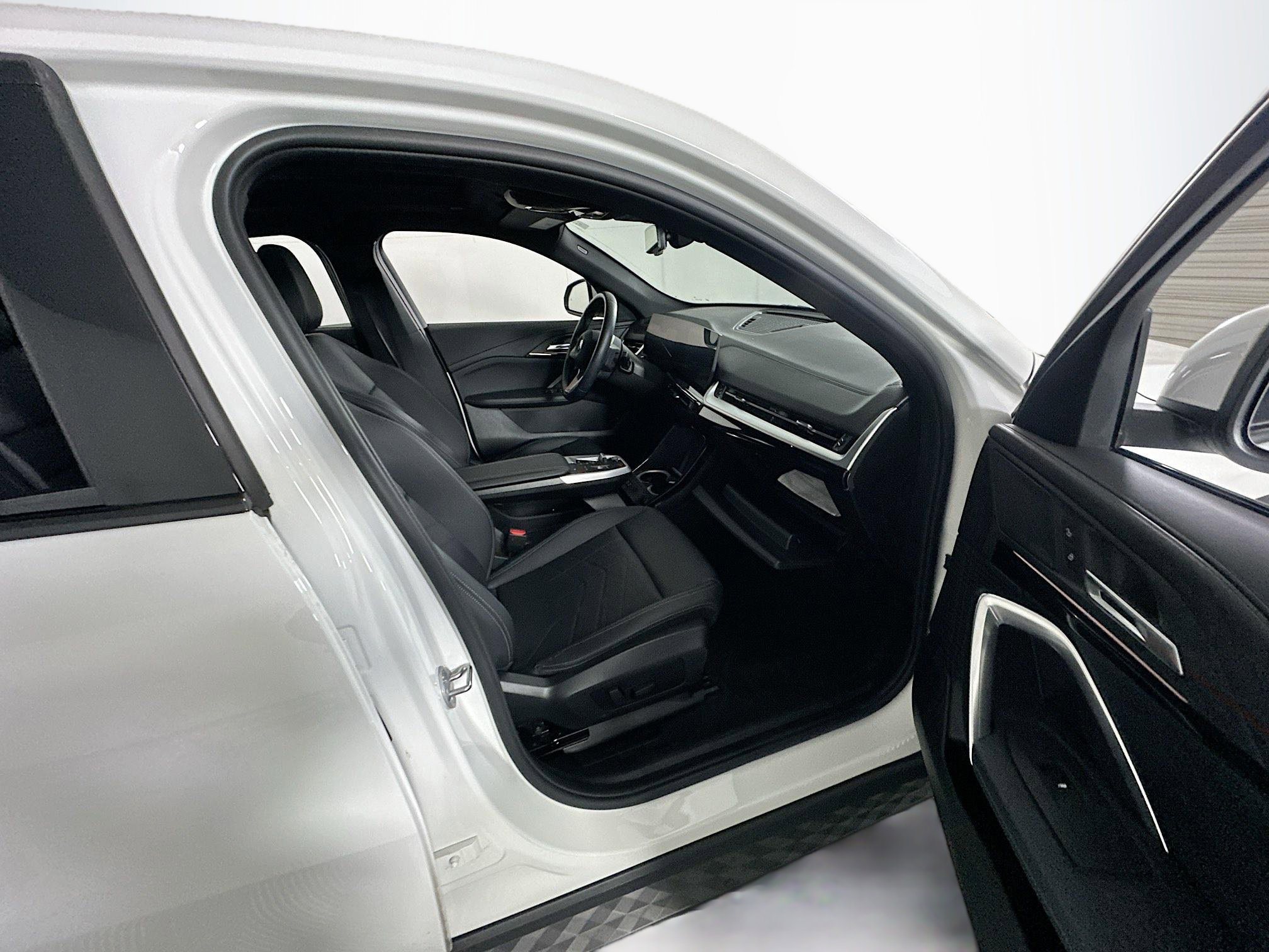 Used 2025 BMW X2 xDrive28i image 31