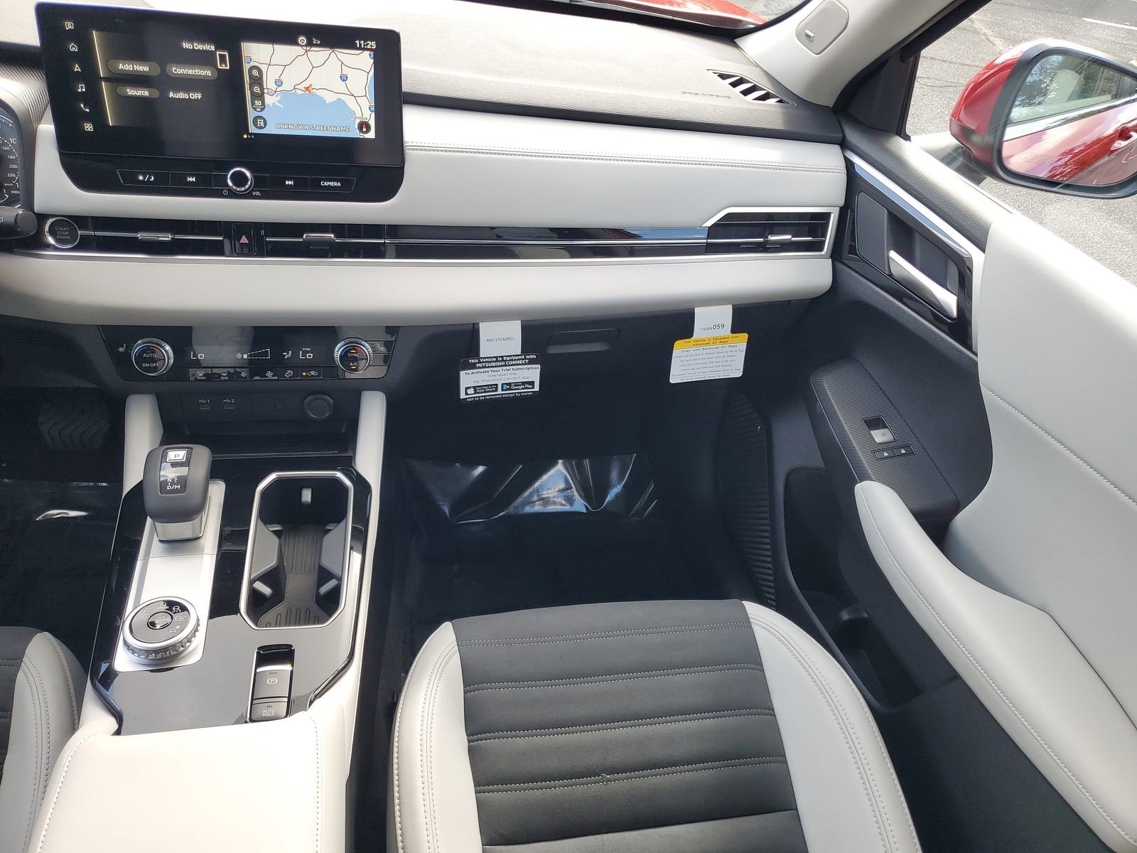 New 2025 Mitsubishi Outlander SE image 25