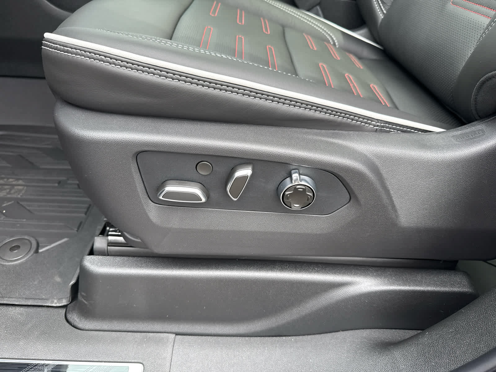 New 2026 GMC Yukon XL AT4 Ultimate w/ LPO, Floor Liner Package AWD/4WD image 14