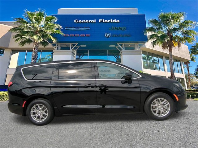 New 2026 Chrysler Voyager LX image 4