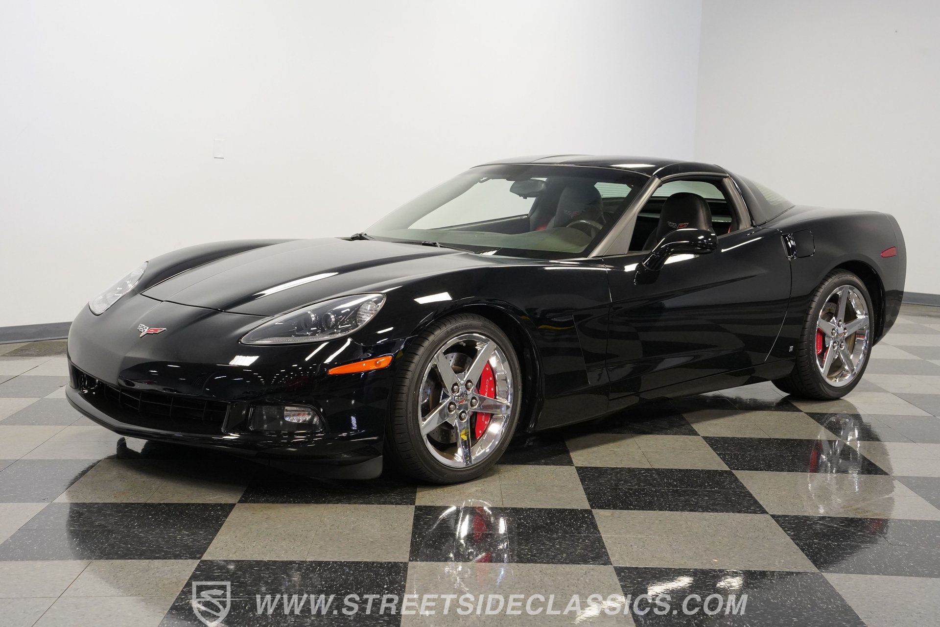 Used 2007 Chevrolet Corvette Coupe w/ Performance Package RWD image 6