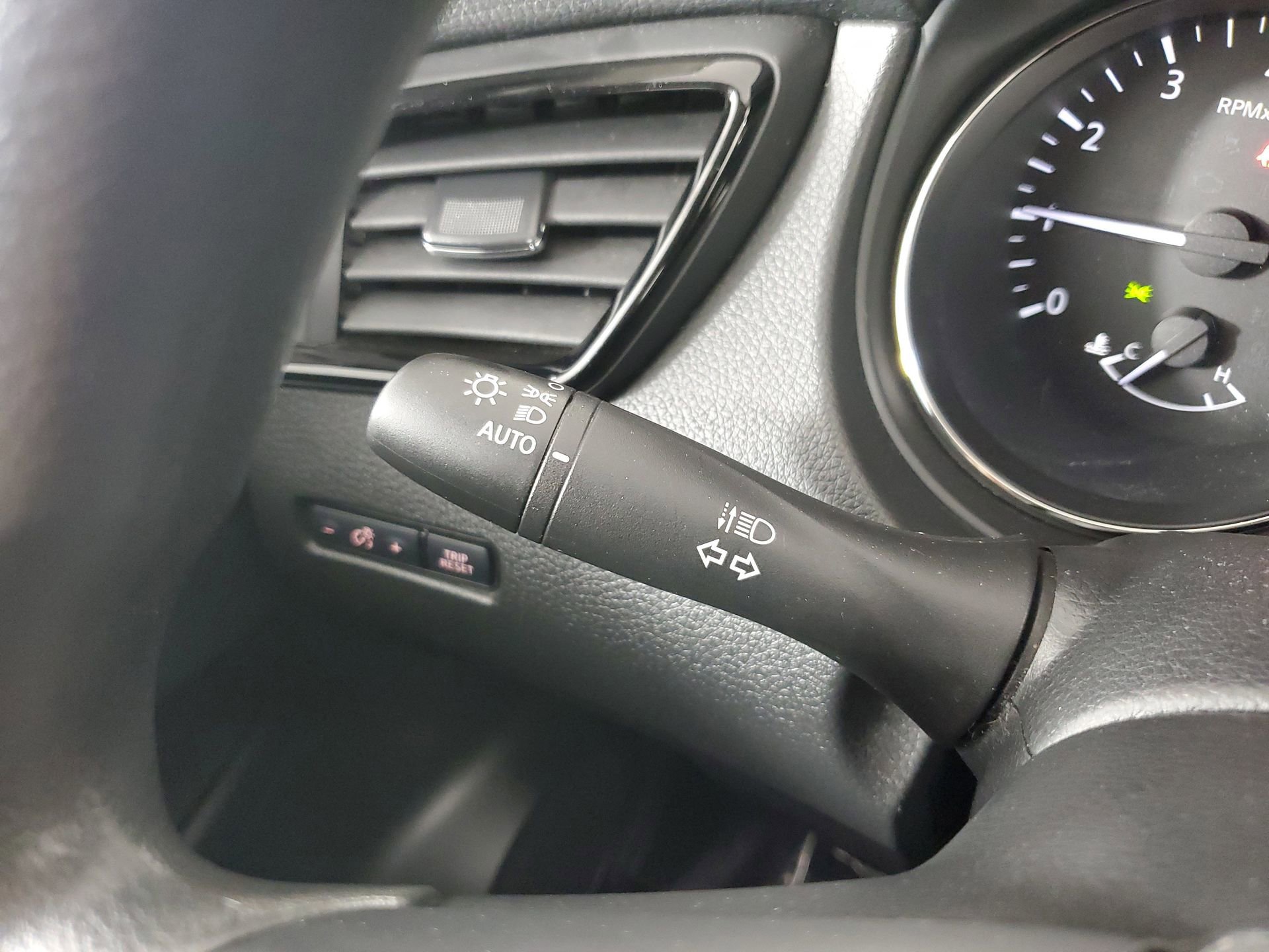 Used 2020 Nissan Rogue Sport S w/ Appearance Package image 37