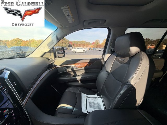 Used 2017 Cadillac Escalade Luxury AWD/4WD image 11
