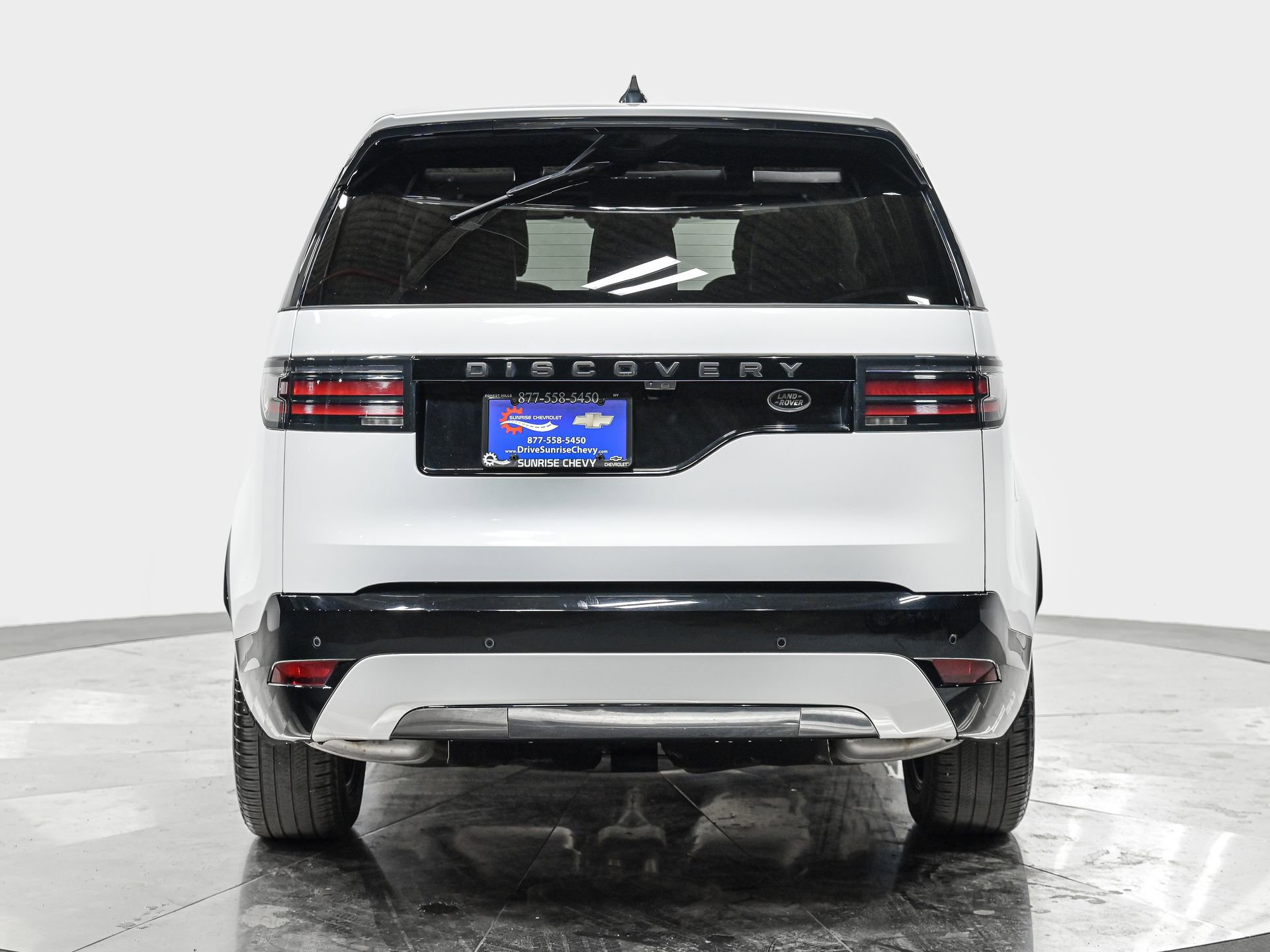 Used 2023 Land Rover Discovery S R-Dynamic image 5