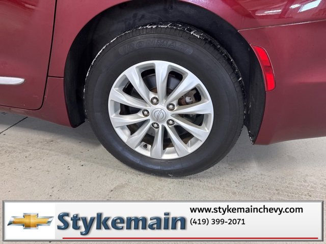 Used 2019 Chrysler Pacifica Touring-L image 8