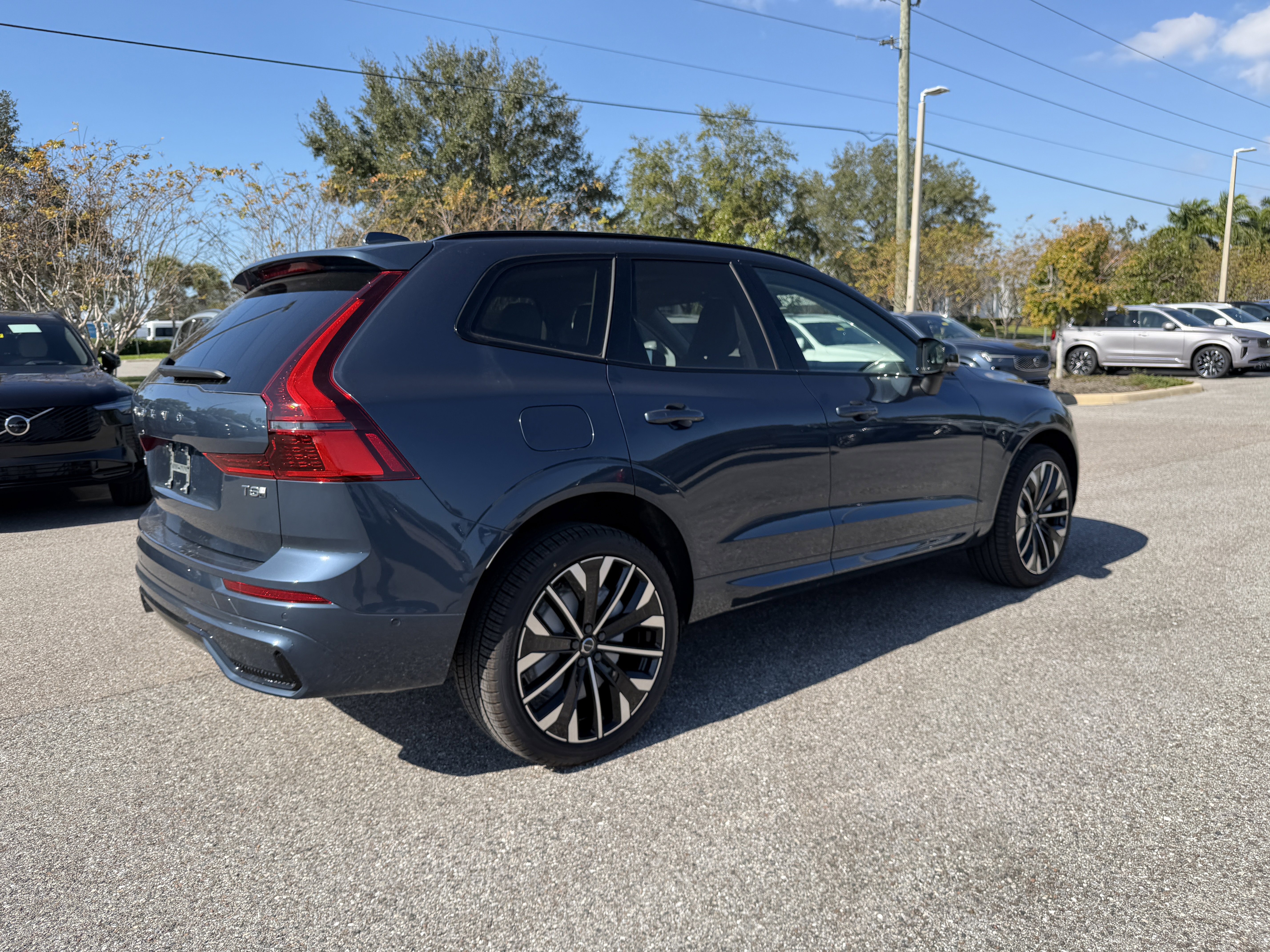 New 2026 Volvo XC60 T8 Ultra w/ Climate Package image 3