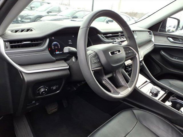 Used 2023 Jeep Grand Cherokee L Limited image 8