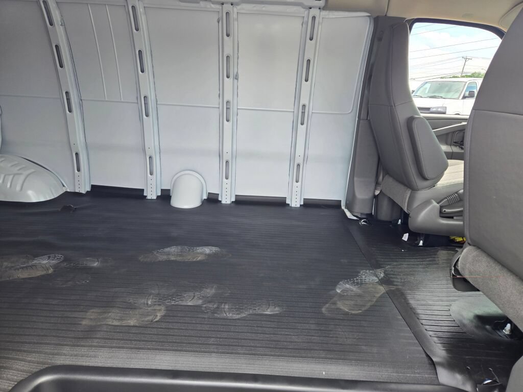 New 2026 Chevrolet Express 3500 Extended w/ Driver Convenience Package RWD image 7